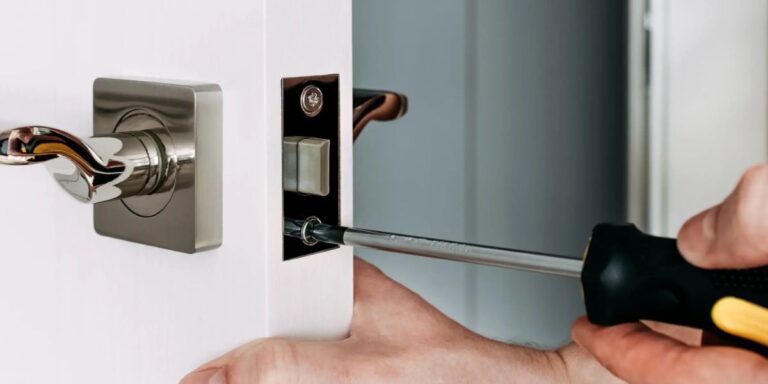 Common Lock Problems and When to Call Locksmith in Kingston