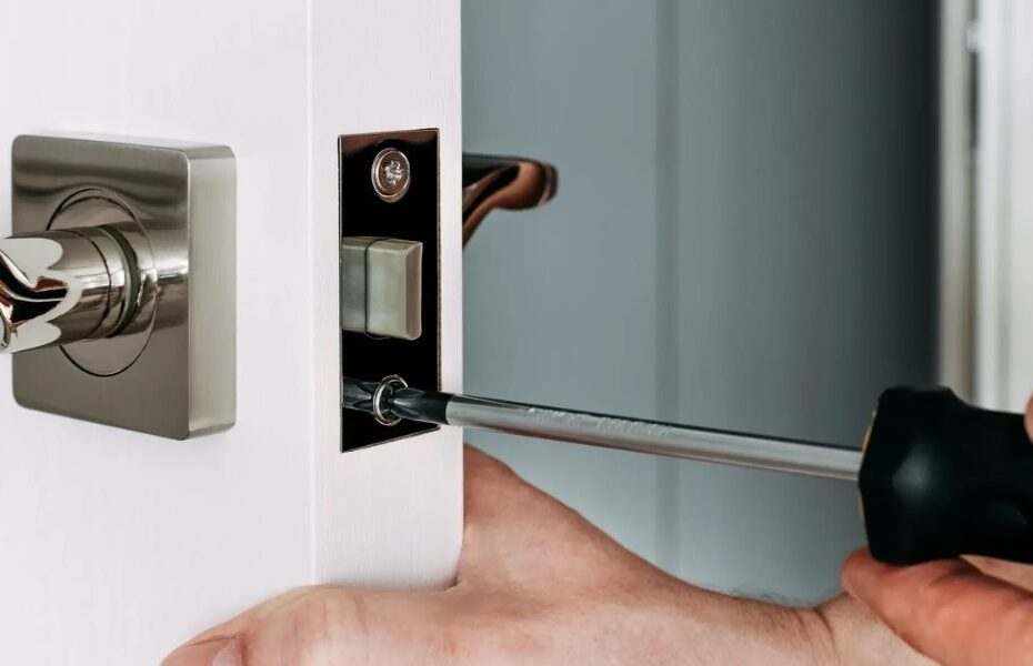 Common Lock Problems and When to Call a Locksmith in Kingston